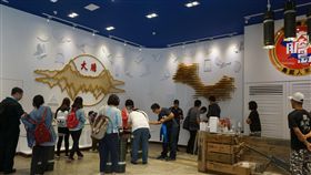 大膽島成功試營運　文創商品受歡迎金門大膽島7月到10月觀光試營運。縣府觀光處指出，實際營運59天，文創商品收入約新台幣253萬元，成效佳。圖為民眾在遊客服務中心選購文創商品。中央社記者黃慧敏攝　107年11月11日