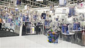 聽見孩子的聖誕心願　盼助家扶兒圓夢位於台中清水服務區的大型裝置藝術「聽見孩子的聖誕心願」10日正式開幕點燈，串掛放入家扶兒的心願卡片的星願小屋，邀請大家協助實現家扶孩子的耶誕心願。中央社記者趙麗妍攝　107年11月10日