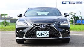 Lexus ES300h。（圖／鍾釗榛攝影）