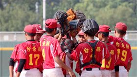 國中軟式棒球聯賽　東體13日與福營爭冠107學年度國中軟式棒球聯賽，台東體中（圖）此次比賽表現亮眼，12日以2比1擊敗台中中山國中、晉級冠軍戰，13日將與新北市福營國中爭冠。（學生棒球聯盟提供）中央社記者謝靜雯傳真　107年11月12日