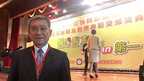 為亡弟立志從醫　排灣族頭目守護家鄉30年屏東排灣族原住民謝德貴（圖）因弟弟幼時罹患日本腦炎過世，從小立志從醫，畢業後回到三地門鄉服務、接班父親的頭目工作，守護族人超過30年，12日獲頒台灣醫療典範獎。中央社記者張茗喧攝　107年11月12日