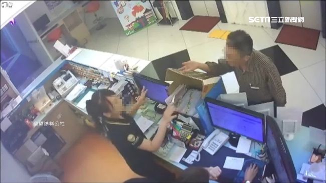 不滿催繳！「里長候選人」拍桌質問