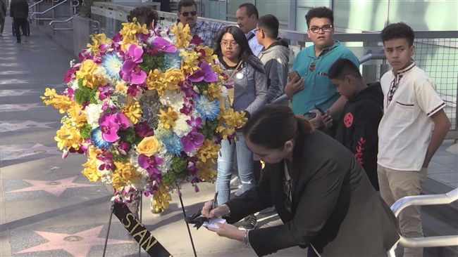 漫威之父史丹李離世　粉絲獻花哀悼