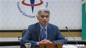 中選會召開記者會，主委陳英鈐。（記者盧素梅攝）