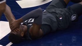 Caris LeVert嚴重受傷倒地（圖／翻攝自YouTube）