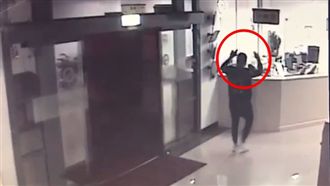 為討2百萬債務　惡男猛開十槍後自首