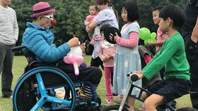  小丑爺爺，癱瘓，輪椅，張世明（記者郭奕均攝影）