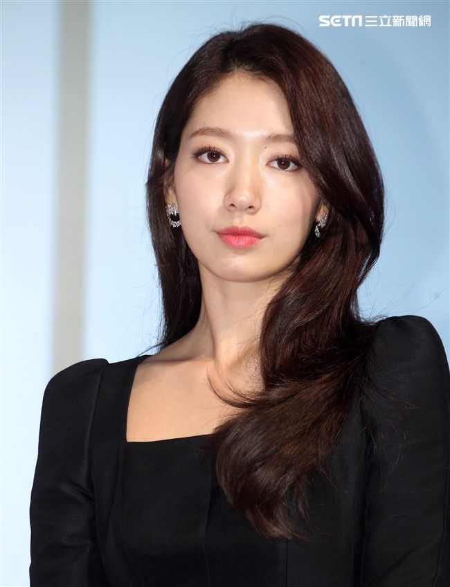 韓星朴信惠再次來台為品牌代言。（記者邱榮吉/攝影）