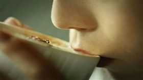 喝湯、熱湯（示意圖／翻攝自ＰＩＸＡＢＡＹ）