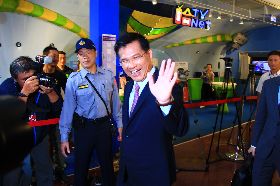 台中市長公辦辯論會登場　林佳龍出席