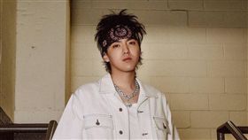 有人爆料吳亦凡行為有如選妃。（圖／翻攝自微博）