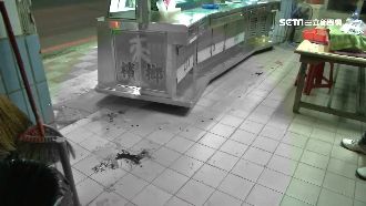 男全身血躲檳榔攤　驚喊：有人追殺我