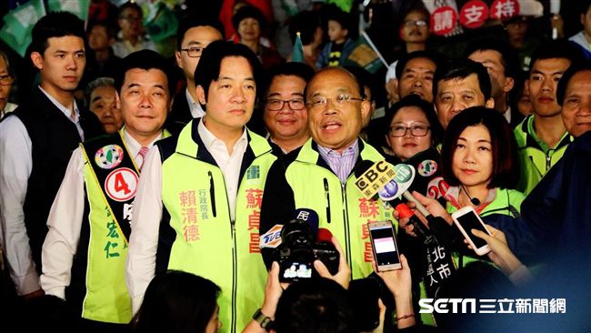侯諷下跪是「對手招數」蘇：我很憤怒