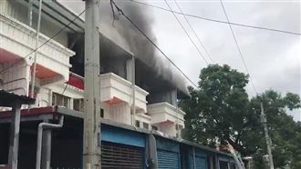 濃煙直撲天際　花蓮鐵皮屋發生火警