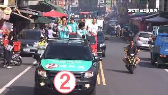 陳其邁旗山掃街　熱情阿姨全程跟緊緊