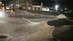 基隆,水管爆裂,淹水,土石流,道路塌陷（圖／翻攝畫面）