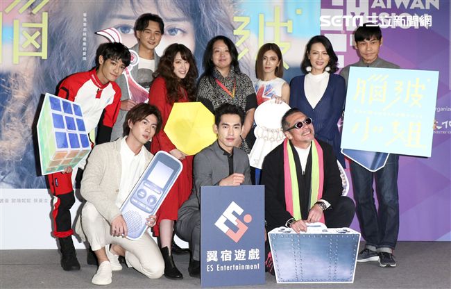 「腦波小姐」卡司發佈記者會張書豪、歐陽妮妮、蔡黃汝（豆花妹）、張捷、黃仲崑、陳孝萱、夏靖庭、狄志杰、劉修甫與製作人謝禮如。（記者林士傑/攝影）