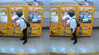 一陣狂頂！空幹王夜半「性侵」娃娃機