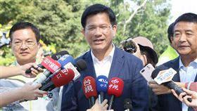 最新民調領先對手　林佳龍：肯定台中進步根據一份最新民調顯示，台中市長林佳龍（中）領先對手11個百分點。林佳龍9日受訪表示，這代表民眾肯定施政及花博，希望支持者有機會讓他繼續服務。（市府提供）中央社記者郝雪卿傳真　107年11月9日