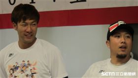▲軟銀鷹選手柳田悠岐（左）與李杜軒交情好。（圖／記者蕭保祥攝）