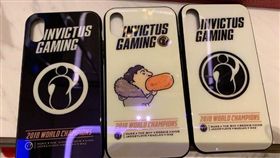 王思聰送出67個i冠軍手機殼，怕中獎者手機不合，竟加送1支iphone xs max 256g。（圖／翻攝自王思聰微博）