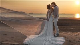 孟言發片路也讓她從走唱女孩等到成人妻。（圖／專注音樂）