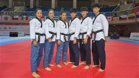 呂怡臻（左起）、林侃諭、蘇佳恩 、徐語澤、邱沐恩、馬允中。（圖／中華跆協提供）