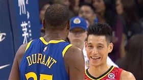 林書豪露出久違燦笑！犯規KD也笑了
NBA,亞特蘭大老鷹,林書豪,假摔,Kevin Durant
翻攝自推特