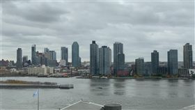 亞馬遜新總部  紐約長島市雀屏中選電子商務巨擘亞馬遜宣布新總部將落腳紐約市和維吉尼亞州北部，紐約園區將設在長島市。長島市與曼哈頓隔著東河相望，近年開發迅速，高樓大廈一棟棟完工。中央社記者尹俊傑紐約攝  107年11月14日