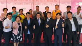 李孟諺出席台南新觀光工廠啟動發布記者會雅聞集團14日宣布將在台南市後壁區設置新觀光工廠，台南市代理市長李孟諺（前中）、議長賴美惠（前左2）等人出席啟動發布記者會共同見證。（台南市議會提供）中央社記者楊思瑞台南傳真　107年11月14日