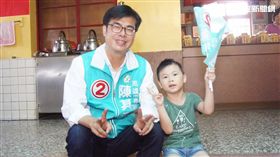 陳其邁大旗美掃街（圖／陳其邁辦公室提供）