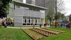 土城日和市民活動中心為輕鋼構綠建築新北市土城區日和市民活動中心為採用輕鋼構工法的綠建築，14日揭牌啟用，建築在通風及隔熱都有特別設計，達到節能環保目標，提供民眾安心舒適的活動場域。（新北市政府提供）中央社記者黃旭昇新北市傳真　107年11月14日