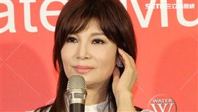 蔡秋鳳左耳現在幾乎聽不見。（圖／記者邱榮吉攝影）