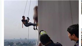 泰國,挪威,男屍,懸掛,外牆（圖／翻攝自The Sun）