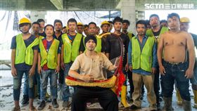 《 Mingalaba 閔閣拉巴》這首歌柔軟無比，探討的議題十分敏感。（圖／RED PEOPLE）