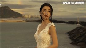 李毓芬擔任封面人物拍攝婚紗美照。（圖／潮旅CIAO）