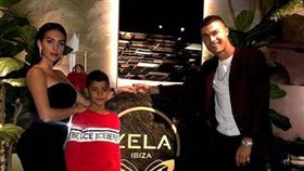 ▲C羅與女友。（圖／取自C羅 IG）