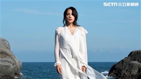 呂薔險些掉進海裡。（圖／愛貝克思提供）