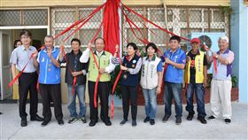 澎湖第39個社區關懷據點揭牌成立（2）澎湖縣政府在石泉成立社區照顧關懷據點，15日由縣長陳光復（左4）等人揭牌，這也是縣內第39個據點，目前澎湖縣社區照顧據點整體涵蓋率已達40.6%。中央社  107年11月15日