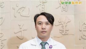 戴世煌醫師提醒，腦瘤常見症狀也包括頭暈、頭痛、腦壓上升、神經功能受影響...等。