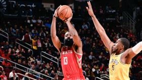 ▲哈登獨得27芬率領火箭大勝勇士。（圖／翻攝自推特）