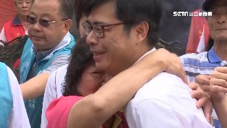 岡山造勢暖身！陳其邁轟「軍歌夜襲」