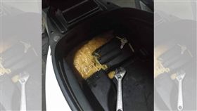 麵線羹,車廂,早餐,扳手,餐具(圖/翻攝自爆料公社)