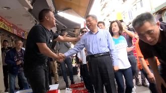 選舉倒數黃金周！　柯、丁拜票屢遭嗆