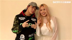 「轉音女神」孫盛希（右）與新世代嘻哈男神ØZI合作「曖」。（圖／滾石唱片）