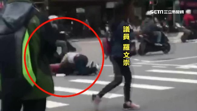 拜票遇醉漢襲警！議員飛撲幫忙壓制