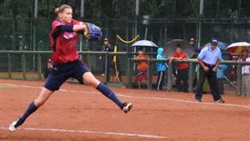 凱撤勇士先發佩克科娃4局下控球不穩被對手打出大局。（圖／中華民國壘球協提供）