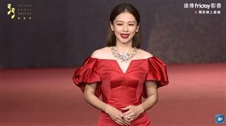 女神霸氣降臨！徐若瑄大紅戰袍展酥胸