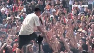 滅火器、閃靈挺高雄！大遊行熱鬧演出