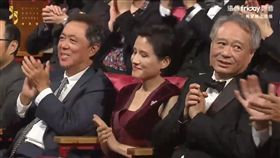 金馬主席李安感覺表情有一絲尷尬。（圖／翻攝自遠傳Friday）